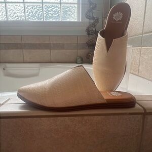 Yellow Box Women's Cream Textured Mules